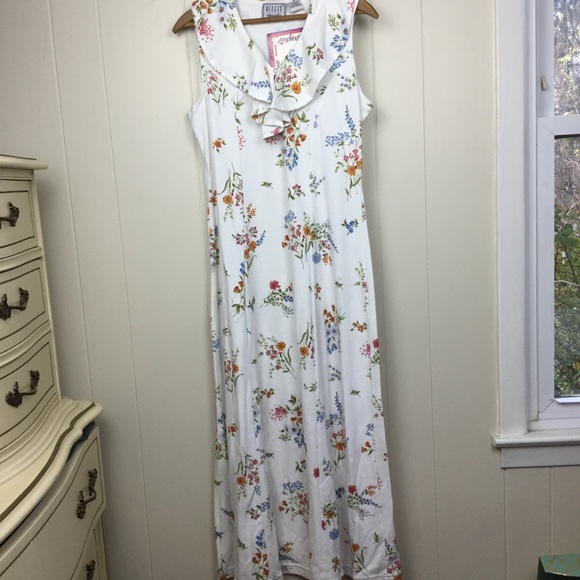bizzit collection Dresses & Skirts - Bizzit Collection vintage 90’s floral maxi dress M